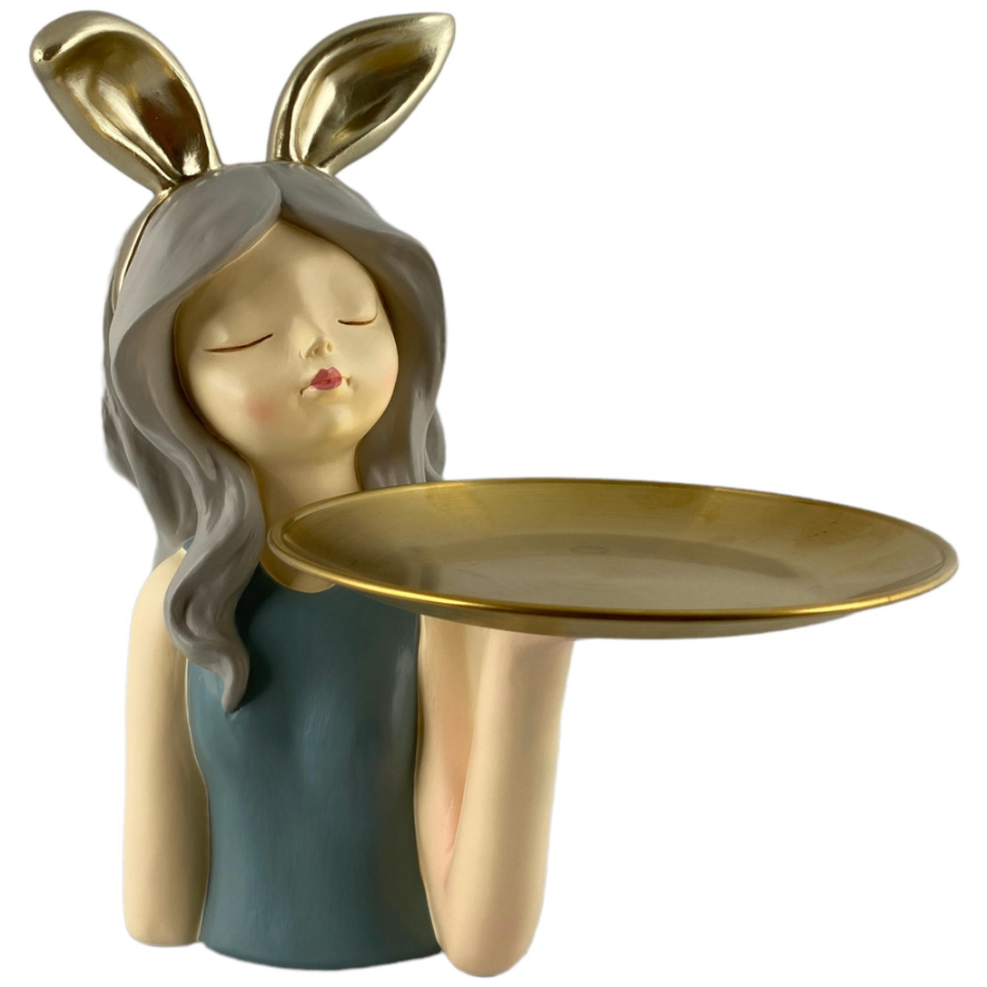 Niña con bandeja
