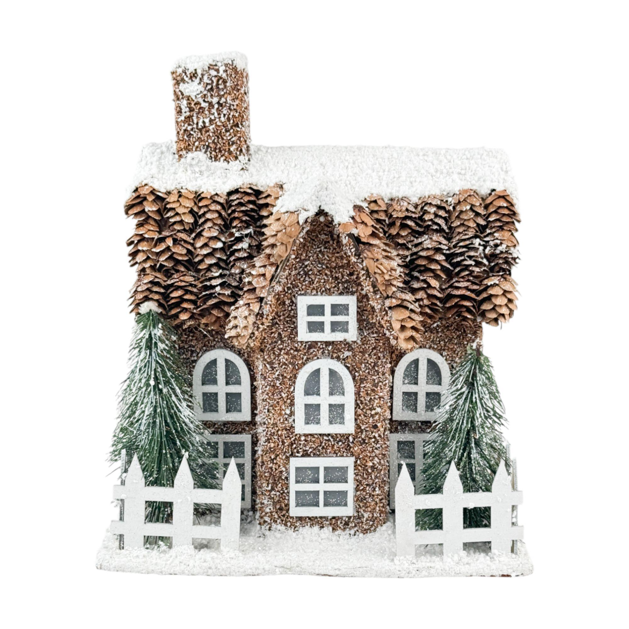 Casita con techo de piñas y nieve